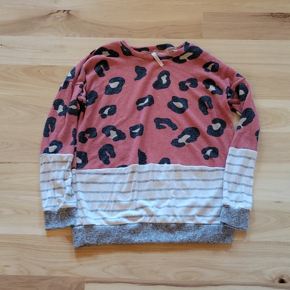 Super cute sweater - Picture 1 of 2